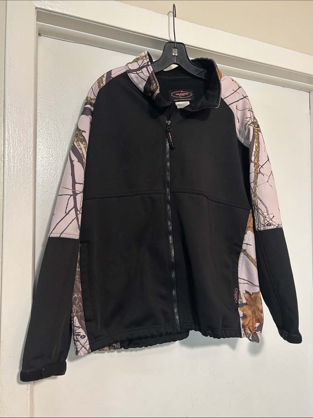 Yukon Women’s Utility Softshell Jacket with Pink Camo Panels